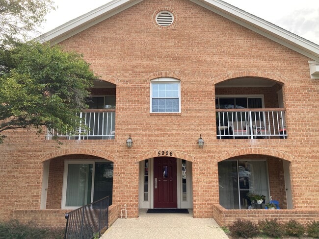 5926 Cove Landing Rd in Burke, VA - Building Photo - Building Photo