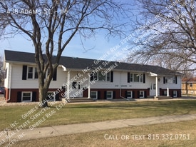 438 Adams St in Rockton, IL - Building Photo