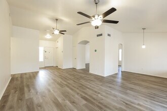 7530 W Luke Ave in Glendale, AZ - Building Photo - Building Photo