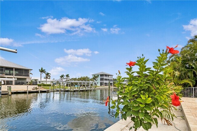 2372 Baybreeze St in Saint James City, FL - Building Photo - Building Photo