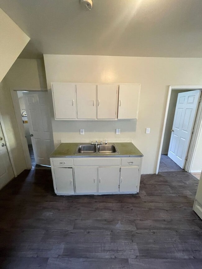 2031-2033-2033 S 15th Pl in Milwaukee, WI - Building Photo - Building Photo