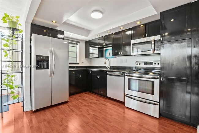 property at 2771 Taft St