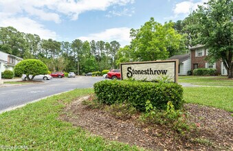 4905 Pompano Ct in Wilmington, NC - Foto de edificio - Building Photo