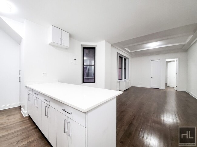 WEST 58 STREET in New York, NY - Building Photo - Building Photo