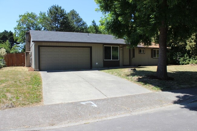 1931 NE 17th Ave in Hillsboro, OR - Building Photo - Building Photo