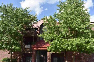 1350 Brook St in St. Charles, IL - Building Photo