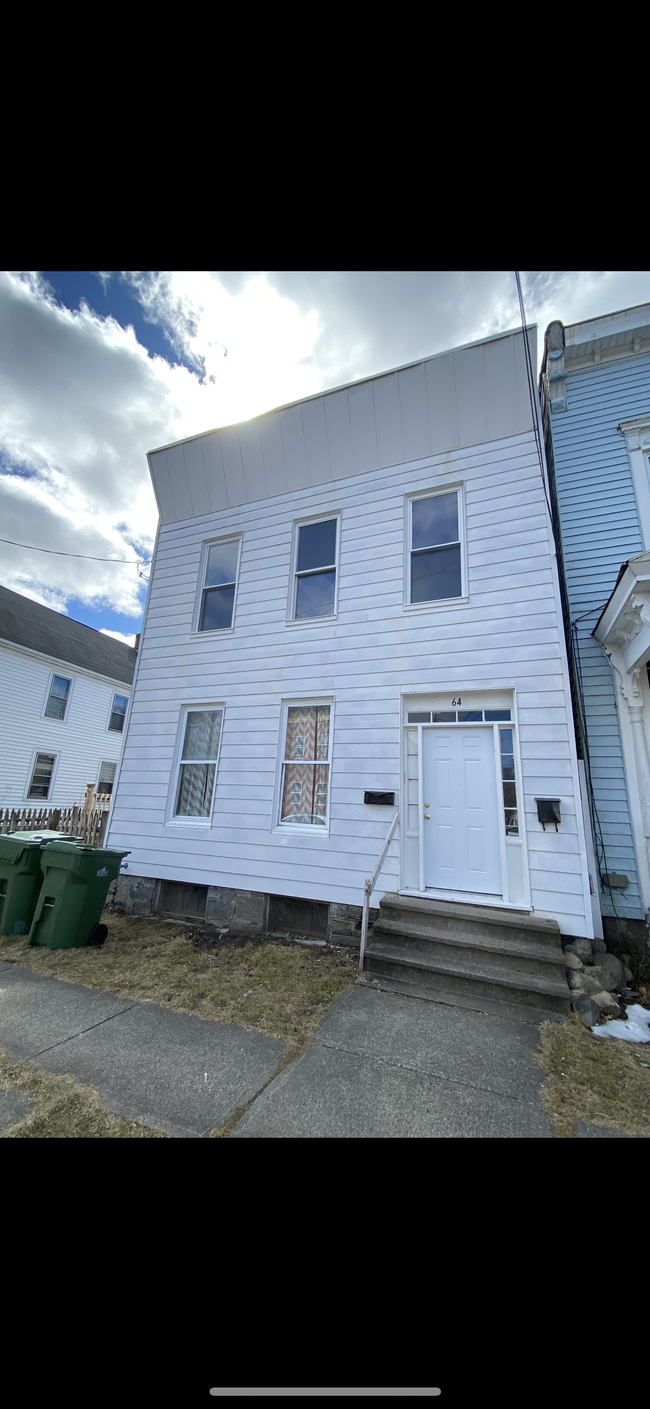 64 McElwain Ave, Unit One bedroom in Cohoes, NY - Building Photo - Building Photo
