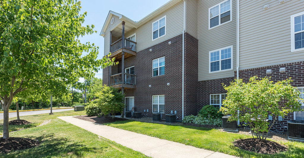 Summit Rise Apartments in Copley, OH - Building Photo