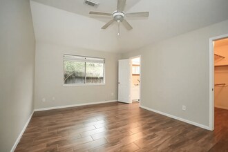 208 Armand Bay Dr in Dickinson, TX - Foto de edificio - Building Photo