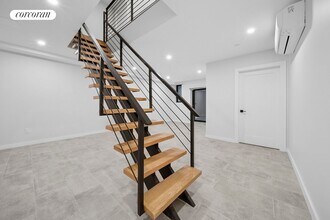 317 W 51st St in New York, NY - Building Photo - Building Photo