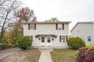 878 St James Ave in Springfield, MA - Building Photo