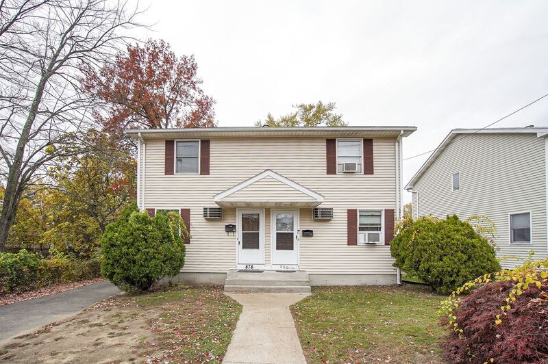 878 St James Ave in Springfield, MA - Building Photo