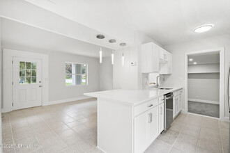 7151 King Arthur Rd N in Jacksonville, FL - Building Photo - Building Photo
