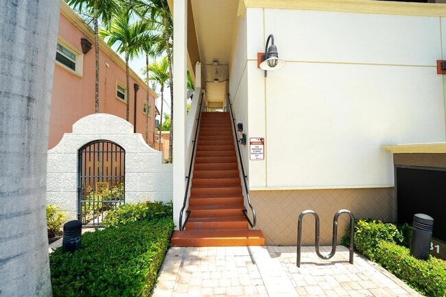 831 E Palmetto Park Rd, Unit 827 in Boca Raton, FL - Building Photo - Building Photo