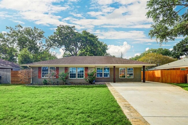property at 2207 Stonecrest Dr