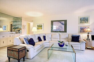 3520 S Ocean Blvd in South Palm Beach, FL - Foto de edificio - Building Photo