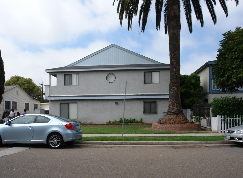 2644 Hornblend St in San Diego, CA - Building Photo