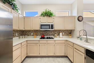 37468 Westridge Ave in Palm Desert, CA - Foto de edificio - Building Photo