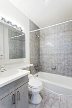 300 E 95th St in New York, NY - Building Photo - Building Photo