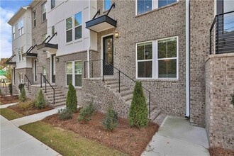 2549 Astaire Ct NW in Atlanta, GA - Building Photo - Building Photo