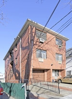 61-40 167th St in Flushing, NY - Building Photo