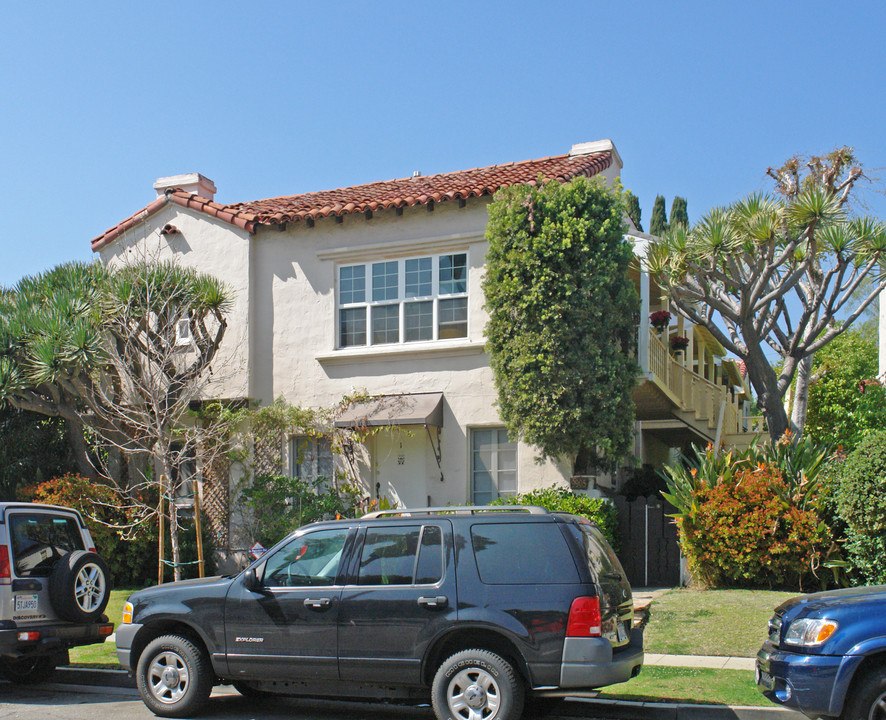 9905 Robbins Dr in Beverly Hills, CA - Building Photo