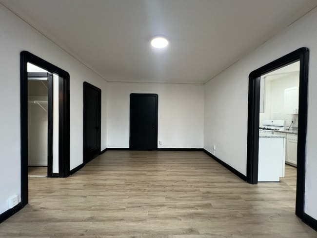 1411 Roycroft Ave in Lakewood, OH - Foto de edificio - Building Photo