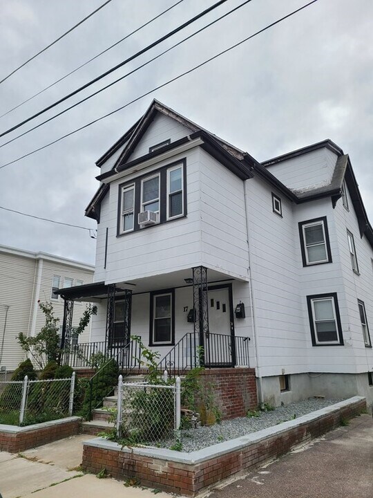 17 Stearns St in Malden, MA - Building Photo