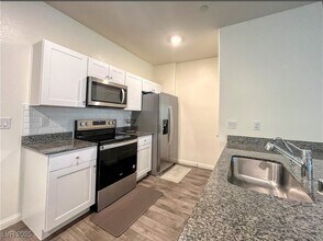 12748 Feathersong in Henderson, NV - Building Photo - Building Photo