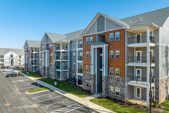 The Jewel Summit Pointe in Ooltewah, TN - Building Photo - Building Photo