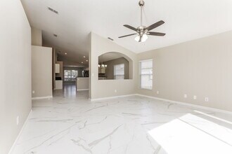 4132 Waltham Forest Dr in Tavares, FL - Foto de edificio - Building Photo