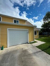 1101 Country Club Blvd in Cape Coral, FL - Building Photo - Building Photo