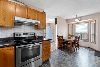 249 Martindale Blvd NE in Calgary, AB - Building Photo - Building Photo
