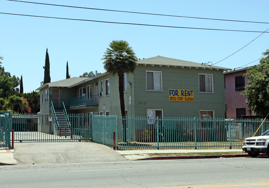 15848 Vanowen St in Van Nuys, CA - Building Photo