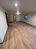 1115 Skyline Dr in Marshall, MN - Building Photo