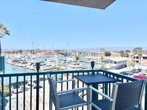 2901 Peninsula Rd in Oxnard, CA - Building Photo - Building Photo