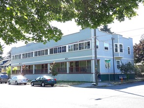 650-664 N Ainsworth St in Portland, OR - Building Photo - Building Photo