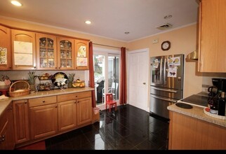 605 Beech St, Unit 2 in Boston, MA - Building Photo - Building Photo