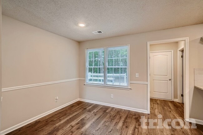 330 Cowan Rd in Covington, GA - Foto de edificio - Building Photo