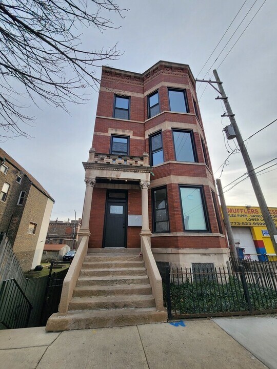 2345 W 23rd St in Chicago, IL - Building Photo