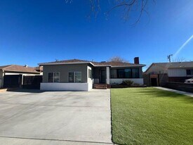 44514 Lowtree Ave in Lancaster, CA - Building Photo