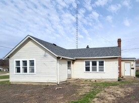 802 Deleon St in Ottawa, IL - Building Photo