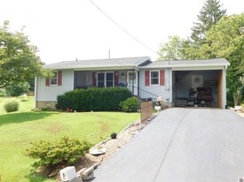 714 Crittenden Dr in Marion, KY - Building Photo