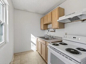 8 Saint Lawrence St, Unit 2 in Portland, ME - Building Photo - Building Photo