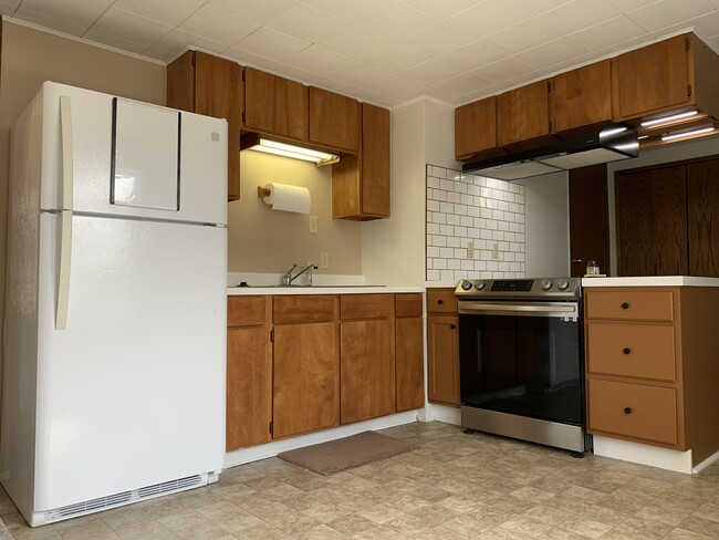 321 1/2 Chapin St, Unit 321 12 in Chadron, NE - Building Photo - Building Photo