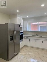 351 Queen Victoria Dr in Hamilton, ON - Building Photo - Building Photo