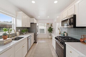 6122 Nagel St in La Mesa, CA - Foto de edificio - Building Photo