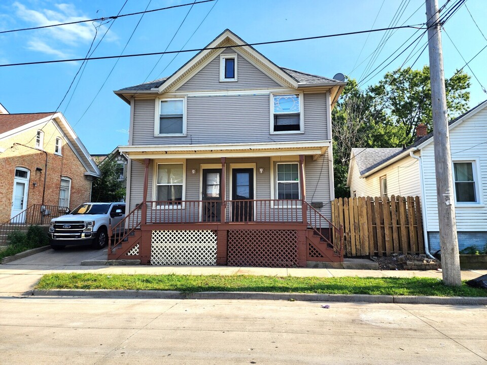 207 Kewaunee St in Racine, WI - Building Photo