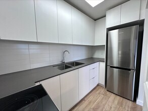 430 Stewart Ave in Nanaimo, BC - Building Photo - Building Photo
