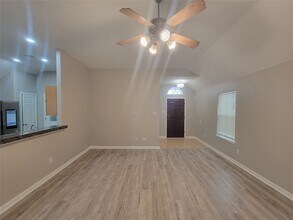 8935 Windfern Trace Dr in Houston, TX - Foto de edificio - Building Photo